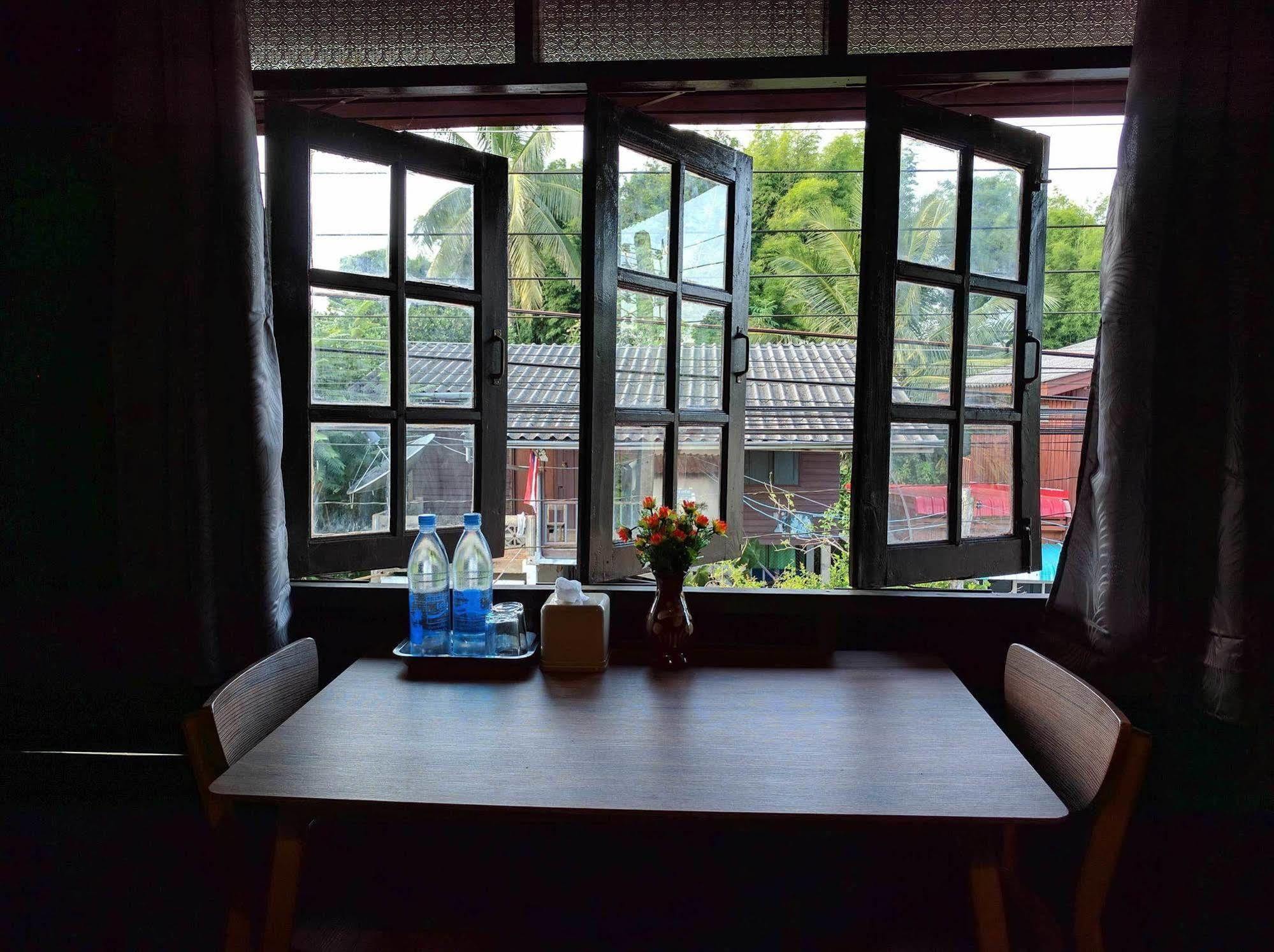 Funky Box Hostel Chiang Khong Exterior photo