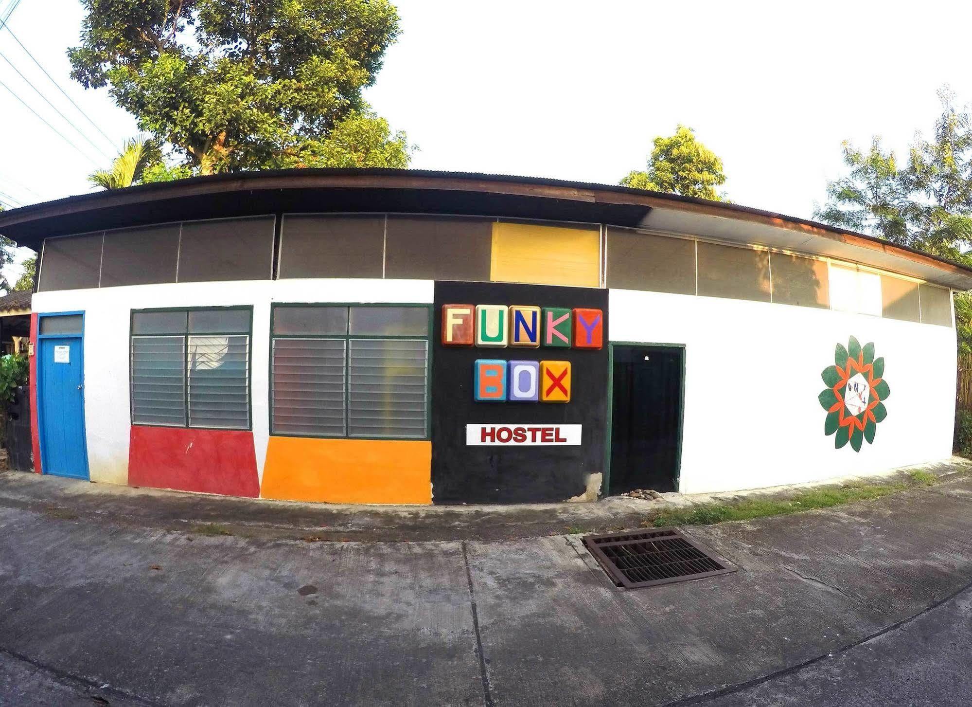 Funky Box Hostel Chiang Khong Exterior photo